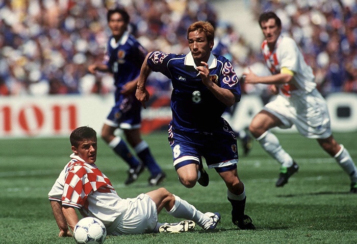 FRANCE - JUNE 20:  WM FRANCE 98 NANTES; JAPAN - KROATIEN 0:1 (JPN - CRO 0:1); Goran VLAOVIC/CRO, Hidetoshi NAKATA/JPN  (Photo by Henri Szwarc/Bongarts/Getty Images)